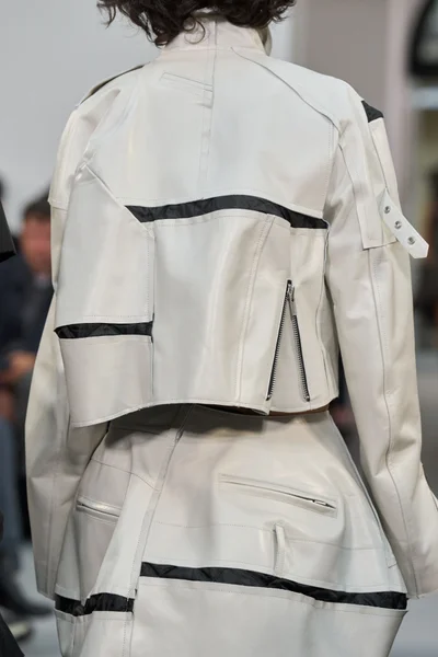 Look 80